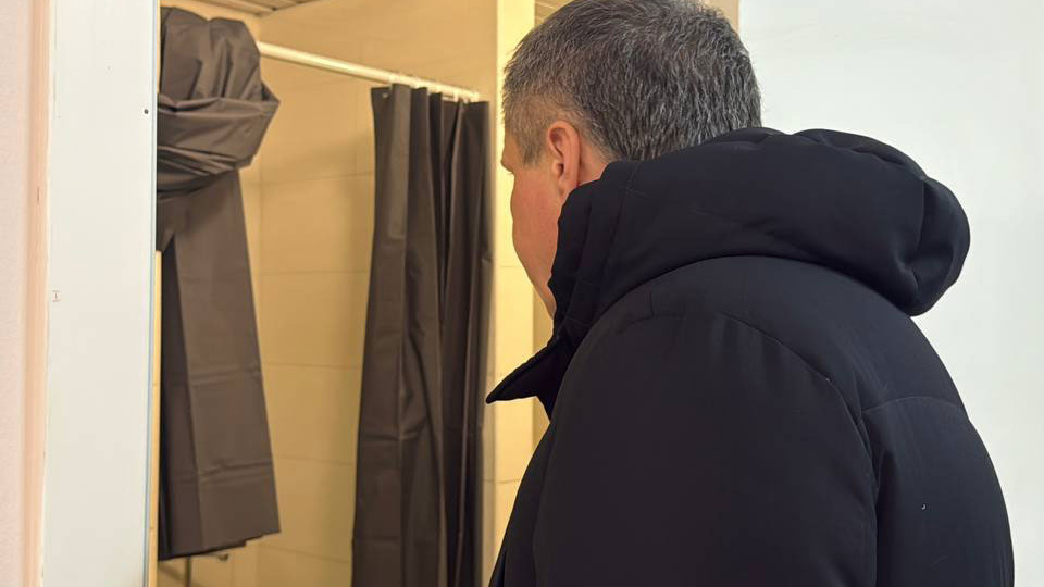 Гладков лично убедился: в студенческом общежитии БелГУ есть горячая вода