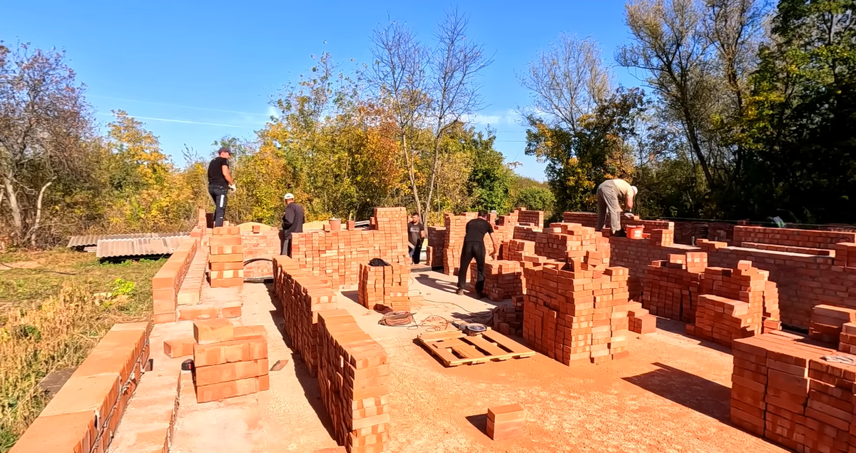 Стоит ли строить кирпичный дом в 2026 году? Комплексный анализ преимуществ и недостатков