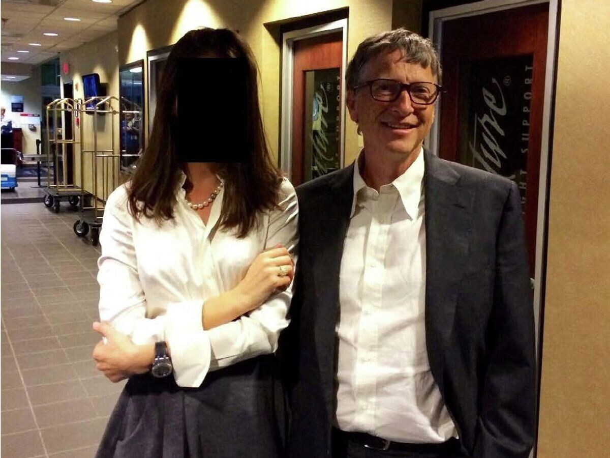    Билл Гейтс на фотографии из архивов Джеффри Эпштейна | © REUTERS / House Oversight Committee Democrats