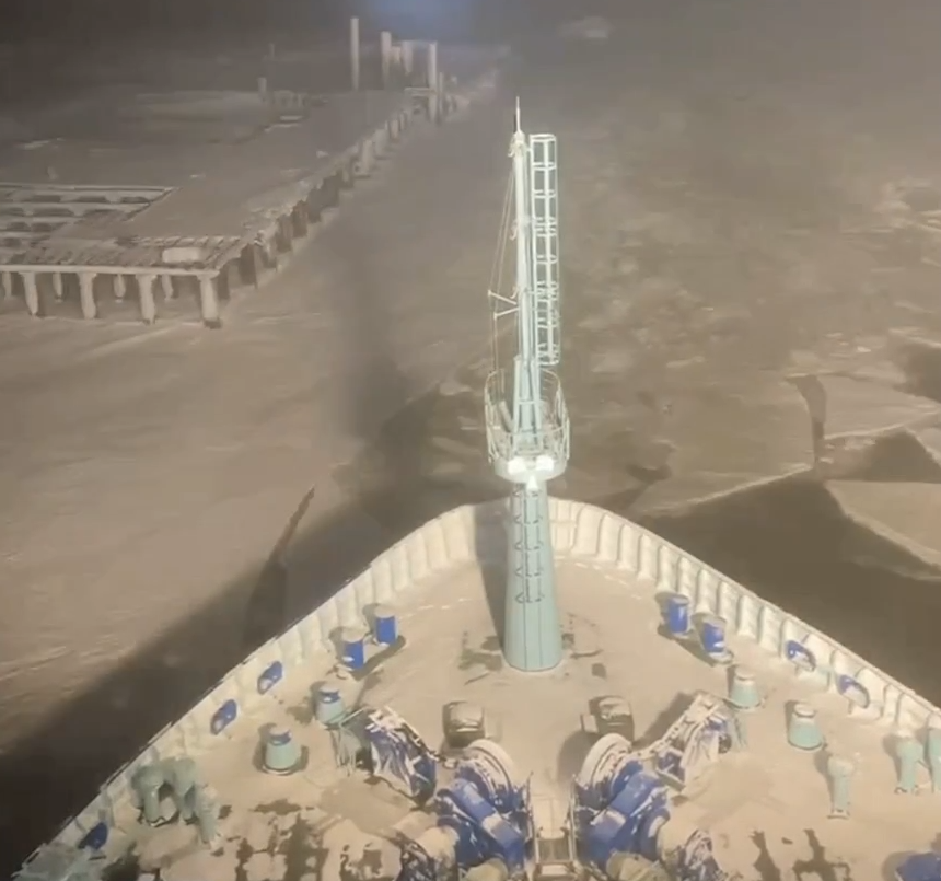 Атомный ледокол «Урал» (проект 22220) прокладывает путь в Енисейском заливе Карского моря. Кадр из видео Sputnik.