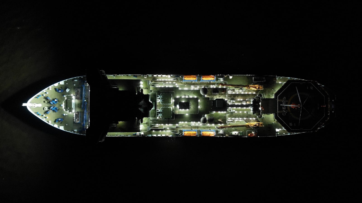 Первый серийный атомный ледокол «Сибирь» проекта 22220. Вид сверху. Фото: Кристина Рягузова / Страна Росатом.*