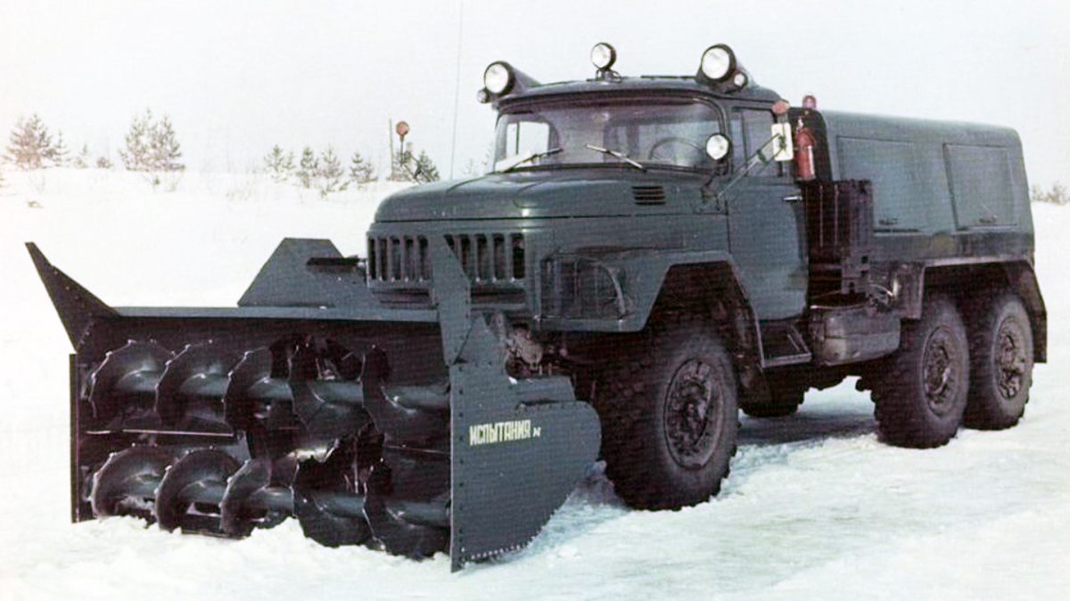 Шнекороторный снегоочиститель ДЭ-210 - детище завода Севдормаш