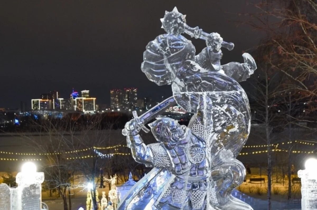    Ледовый городок на Михайловской набережной в Новосибирске завершил работу