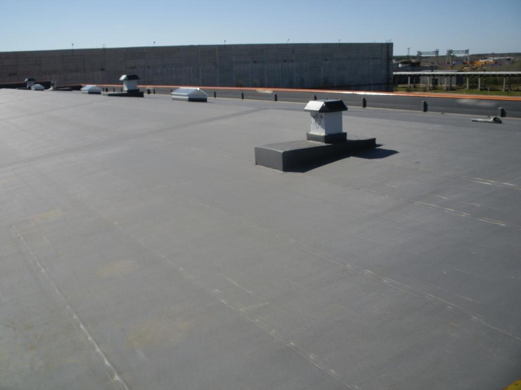 На фотографии мембранная кровля.