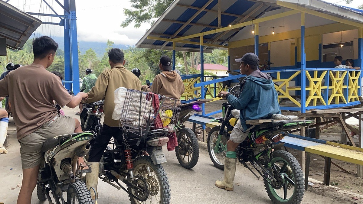 Пробка для проезда по мосту - пропускаем встречников