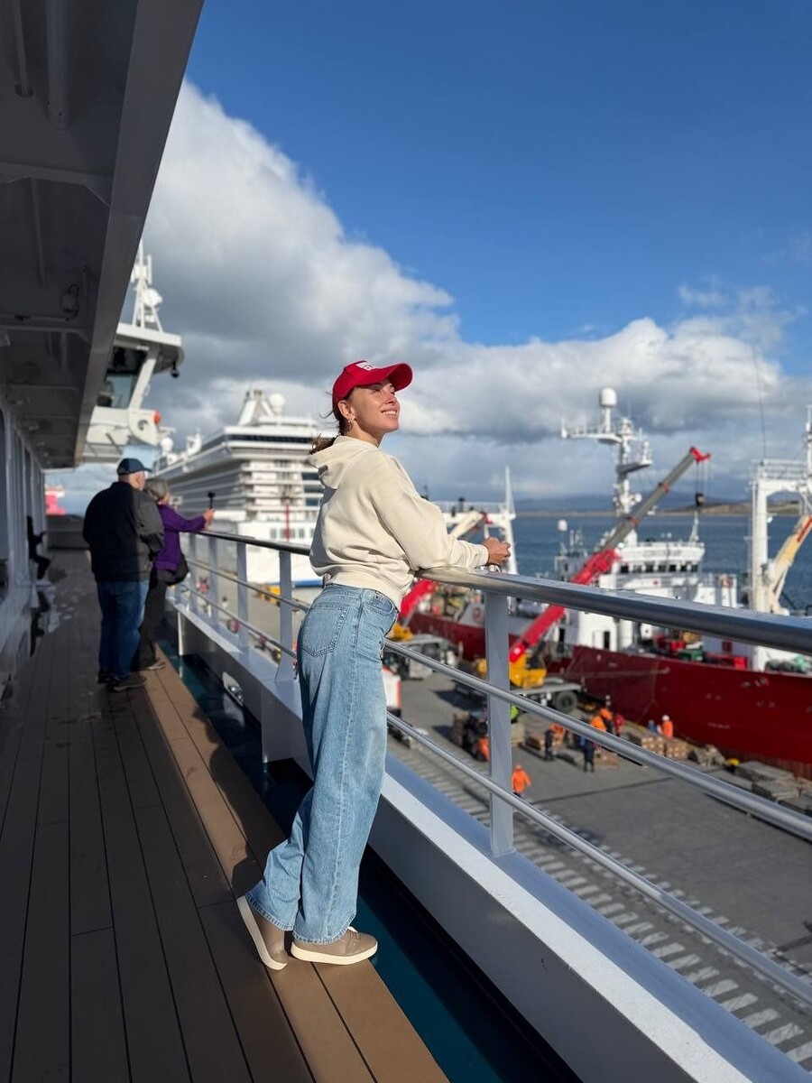    Полина Диброва отправилась с Романом Товстиком в Антарктиду. Источник: t.me/dibrovapolina