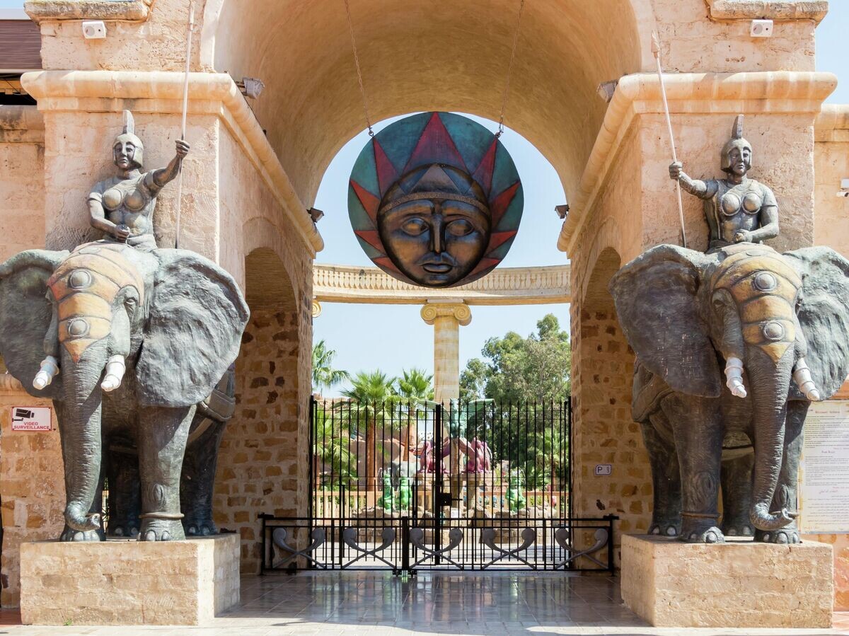    Статуи карфагенских слонов в Тунисе | © Getty Images / Privizer