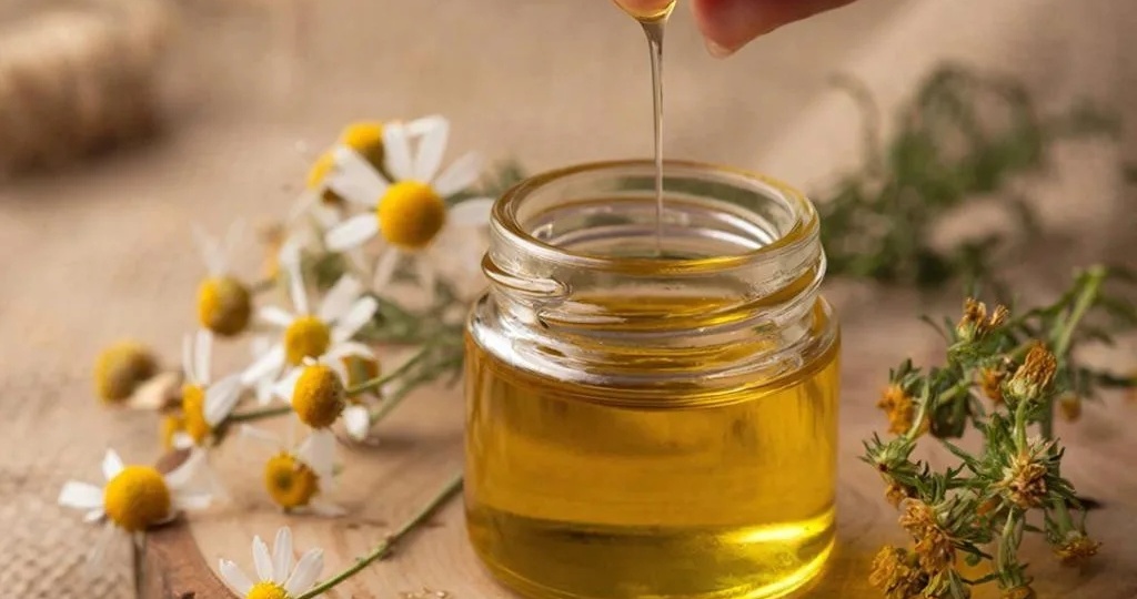 Ромашковое масло своими руками: аптека на вашей полке для кожи и нервов