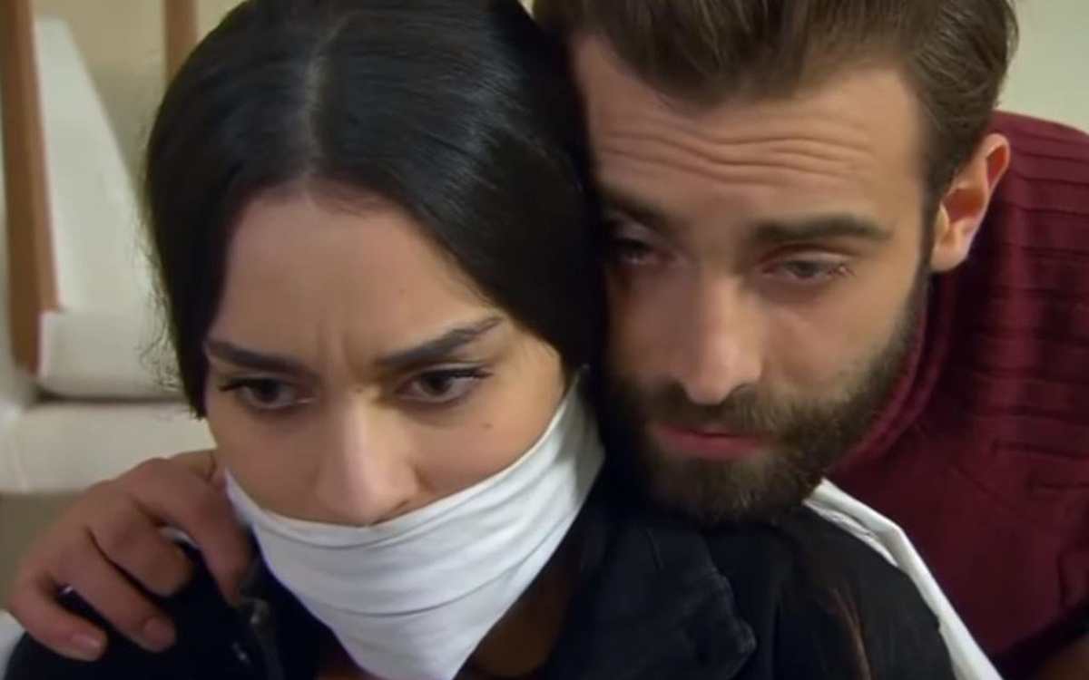 Кадр из сериала "Прости меня"