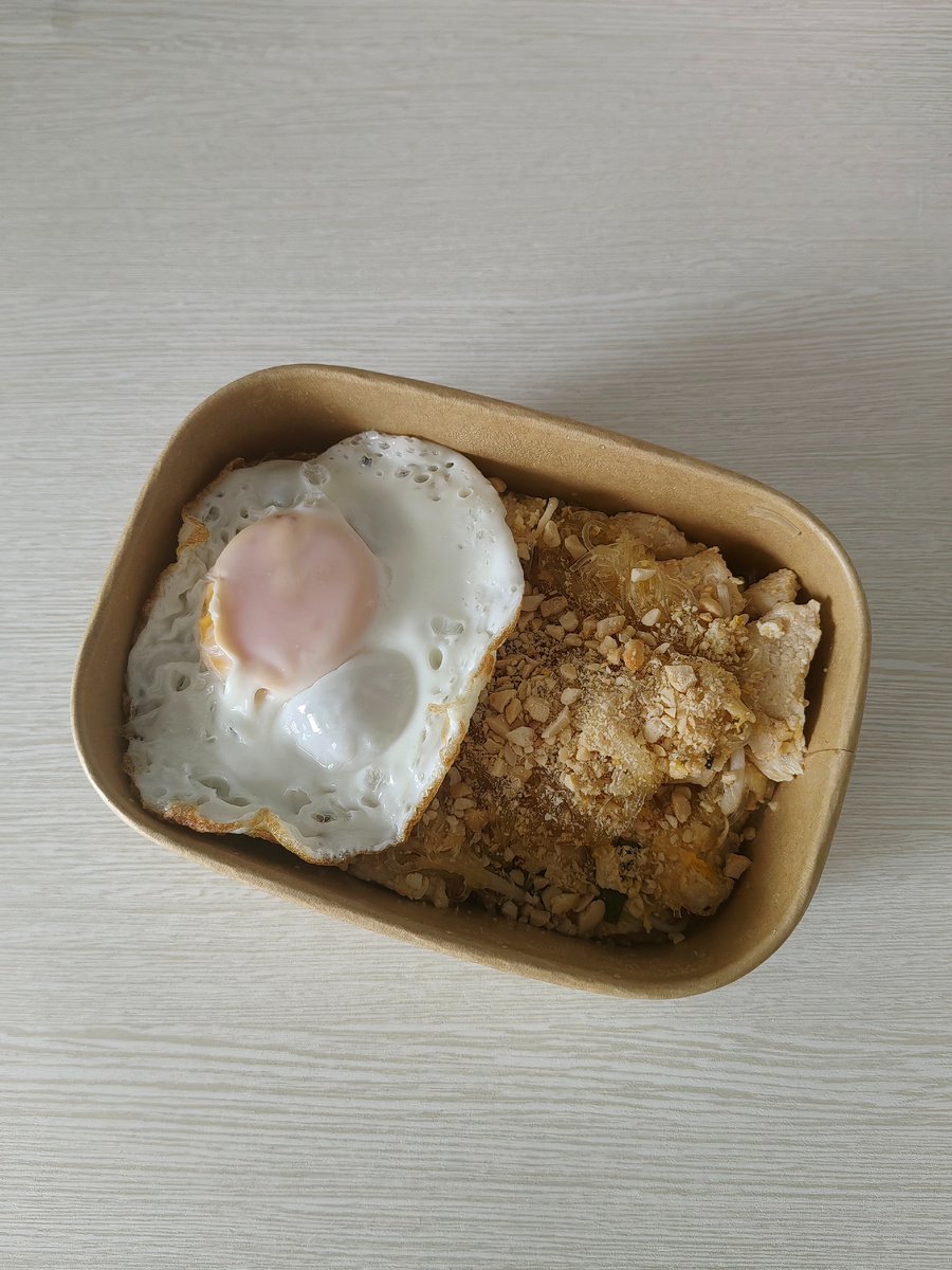 Все засыпано арахисом. Арахис был отдельно, но я ем засыпала и только потом решила сфотографировать.