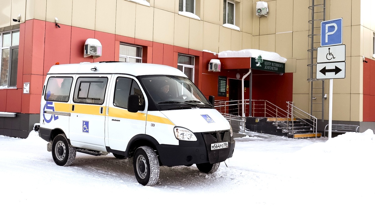    В Югре улучшили работу службы социального такси