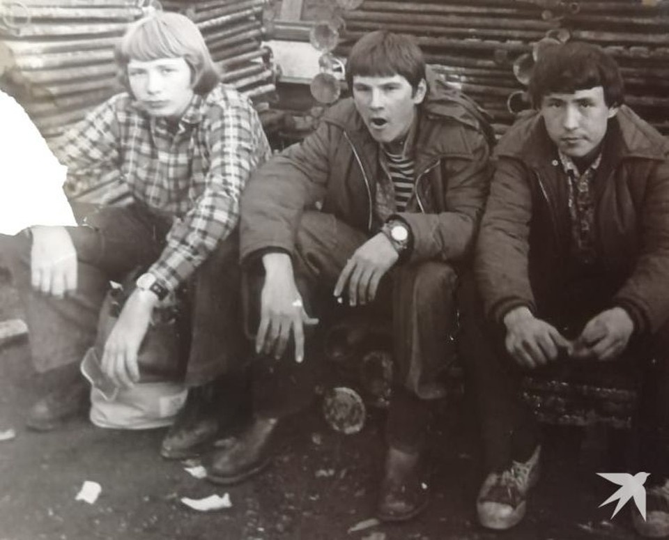    В школе Алексею Балабанову (в центре) хорошо давалось изучение иностранных языков Фото: архив Александра Главацкого