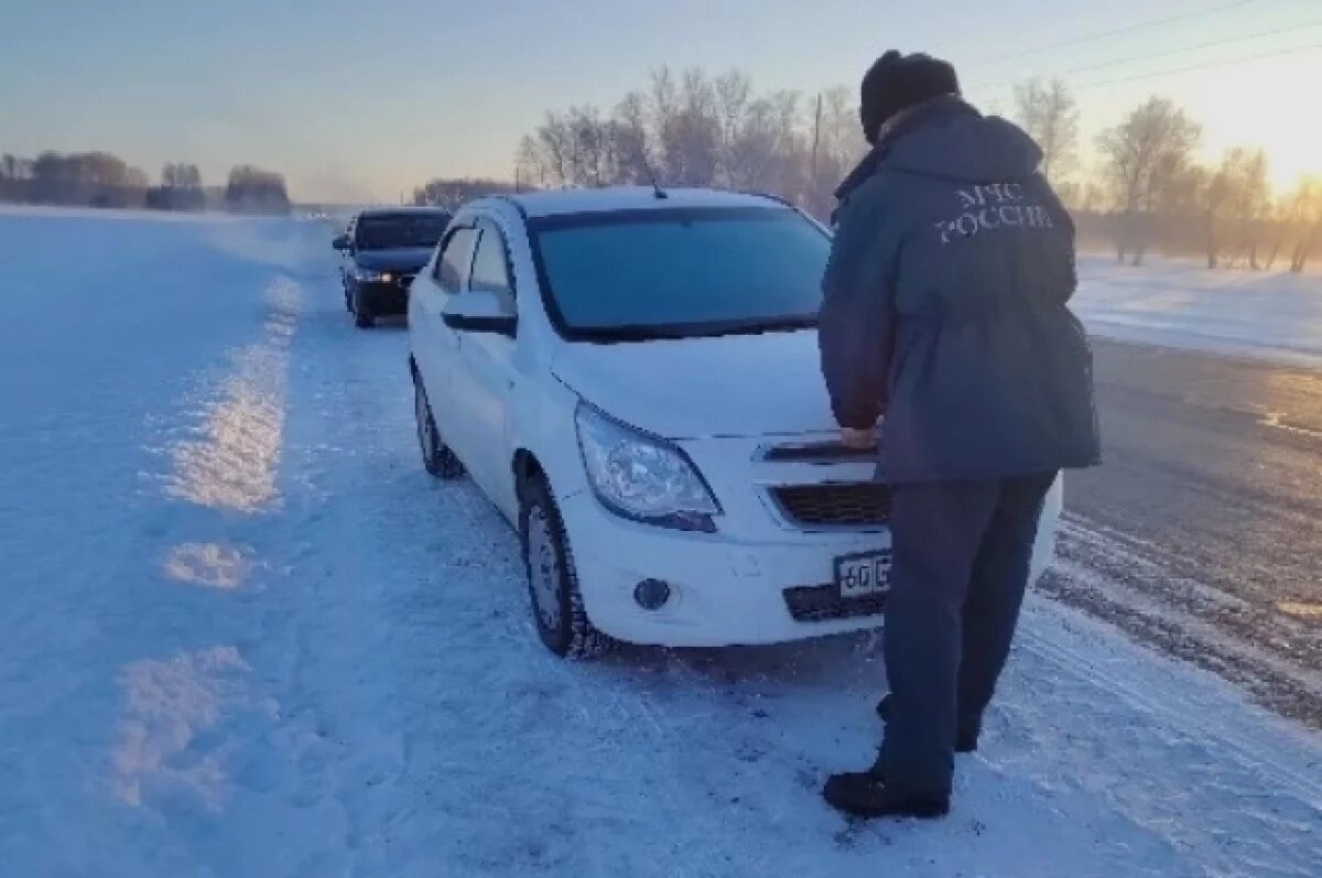    Автомобиль с пятью людьми ночью в трескучий мороз сломался на Алтае