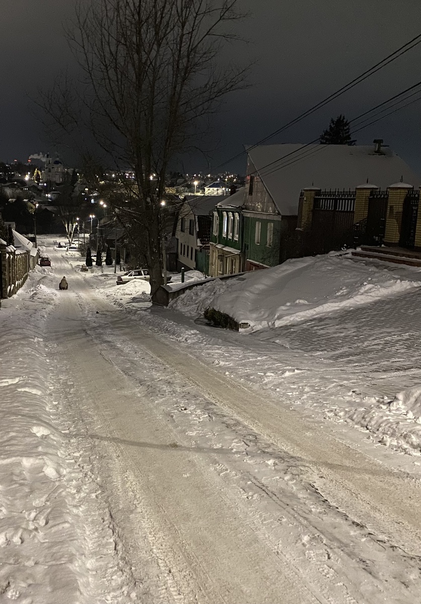 Наша улица. Это она в приличном виде, сейчас, после оттепели, все намного печальнее 