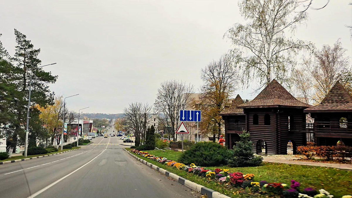 Одна из центральных улиц Корочи