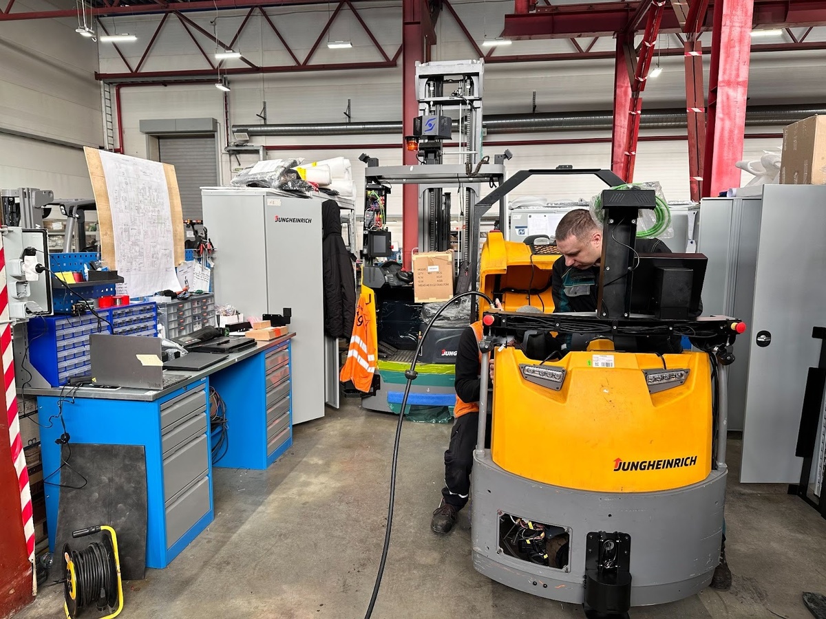 Верстак для сборки и настройки роботов в Чашниково