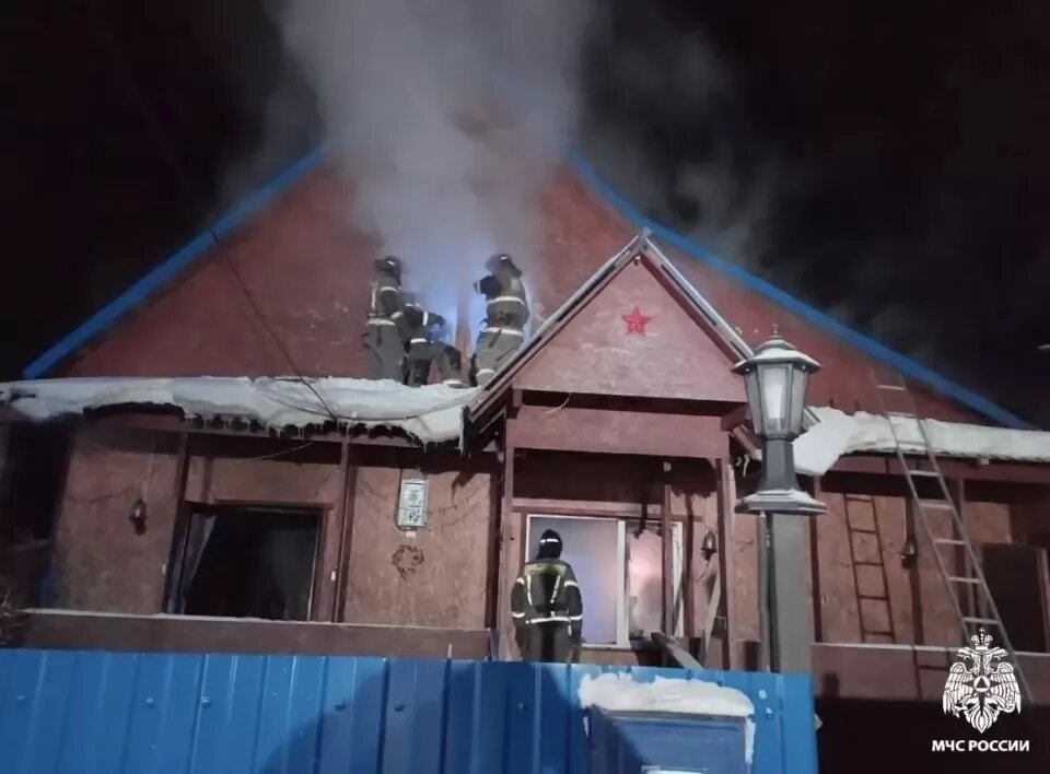    Пожар в Кызыл-Озеке Республики Алтай. Источник: ГУ МЧС России по Республике Алтай