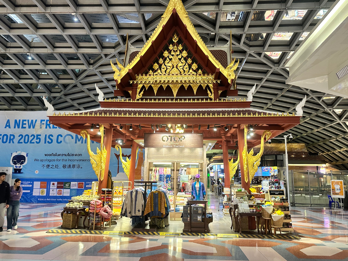 В аэропорту Суварнабхуми. Бангкок.