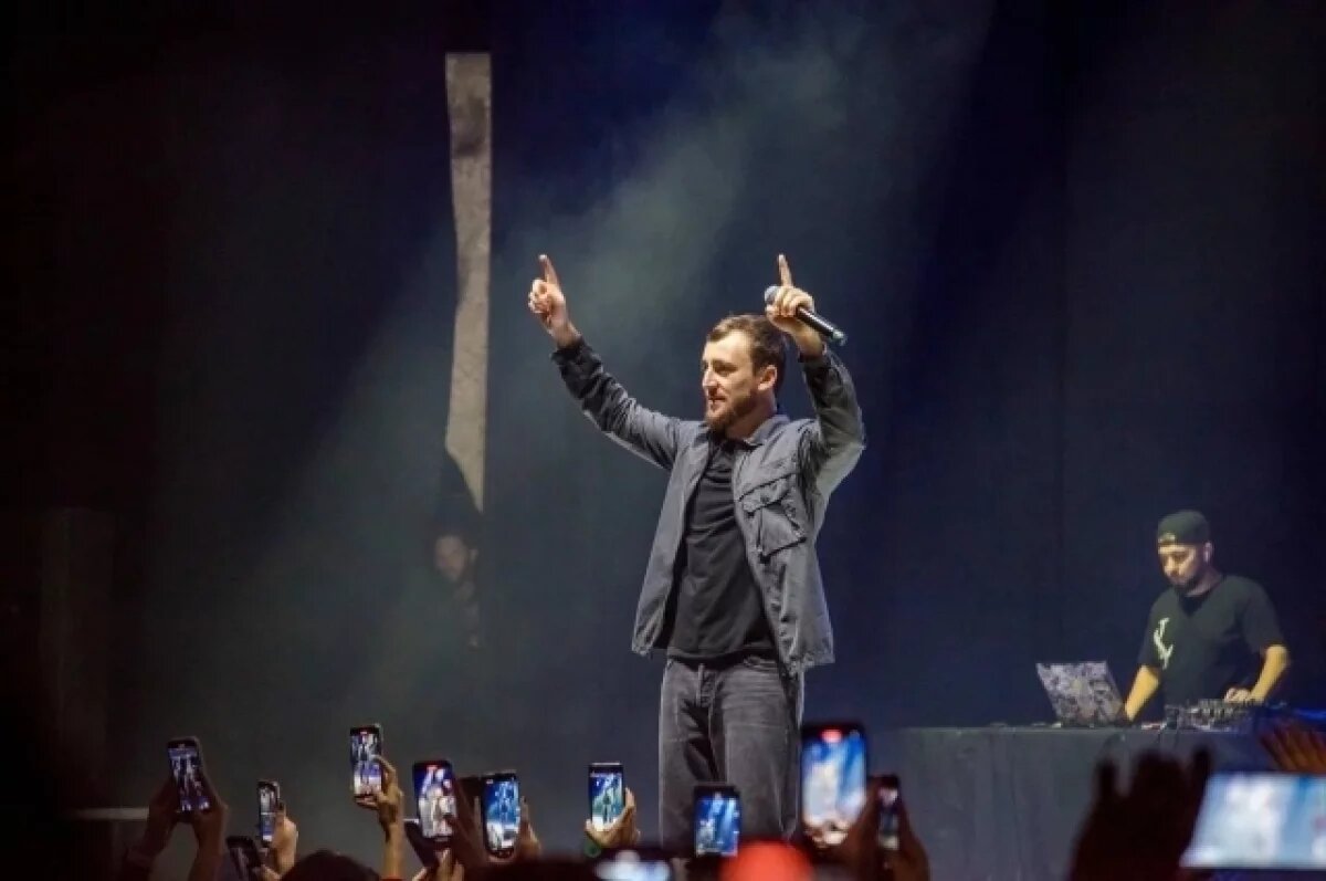    Широкую известность Султану Лагучеву принесла песня «Горький вкус»