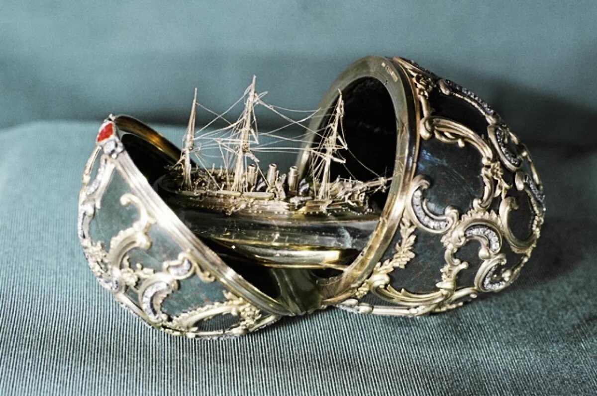    Британец украл в баре сумочку и был ошеломлен, обнаружив в ней яйцо Фаберже