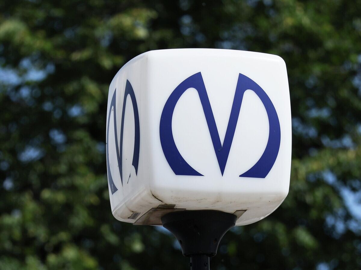    Логотип над входом на станцию метро "Парк Победы" в Санкт-Петербурге | © РИА Новости / Артем Пряхин