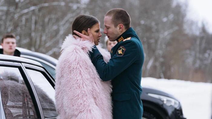 Актёры Ника Здорик и Сергей Городничий. Обложка © «Ландыши. Такая нежная любовь» (сериал, 2024 г.), режиссёр Александр Карпиловский, сценаристы Василий Павлов, Рауф Кубаев, Юрий Сапронов / Kinopoisk