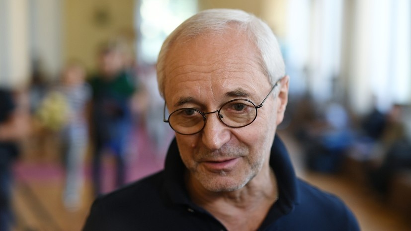     Евгений Герасимов родился 25 февраля 1951 года в Москве в семье закройщика. В детстве он проявлял интерес к спорту и точным наукам, мечтал поступить в технический вуз РИА Новости Владимир Астапкович