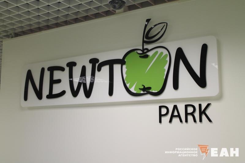    ЕАН. Надпись на английском