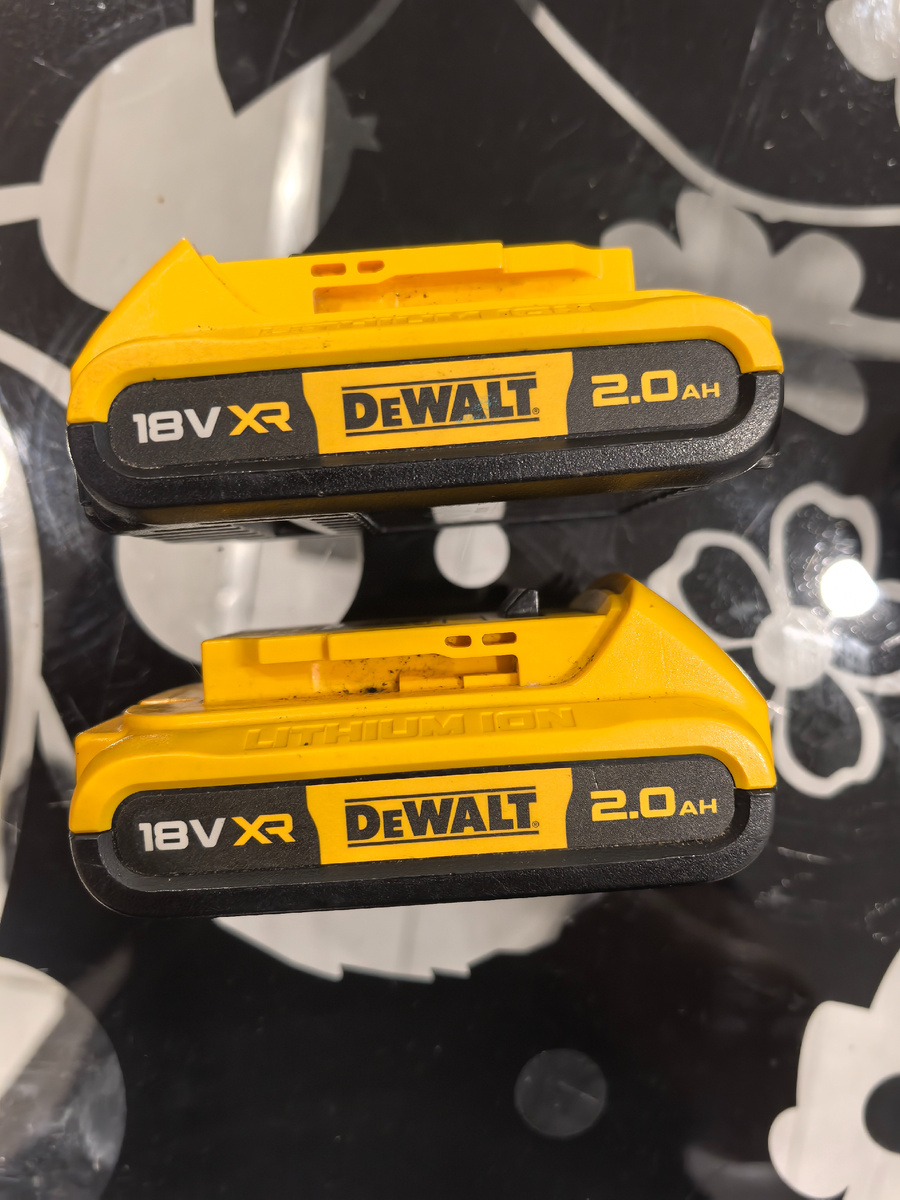 Из плюсов, что такую батарейку легко можно положить в карман и держать в тепле практически всю рыбалку