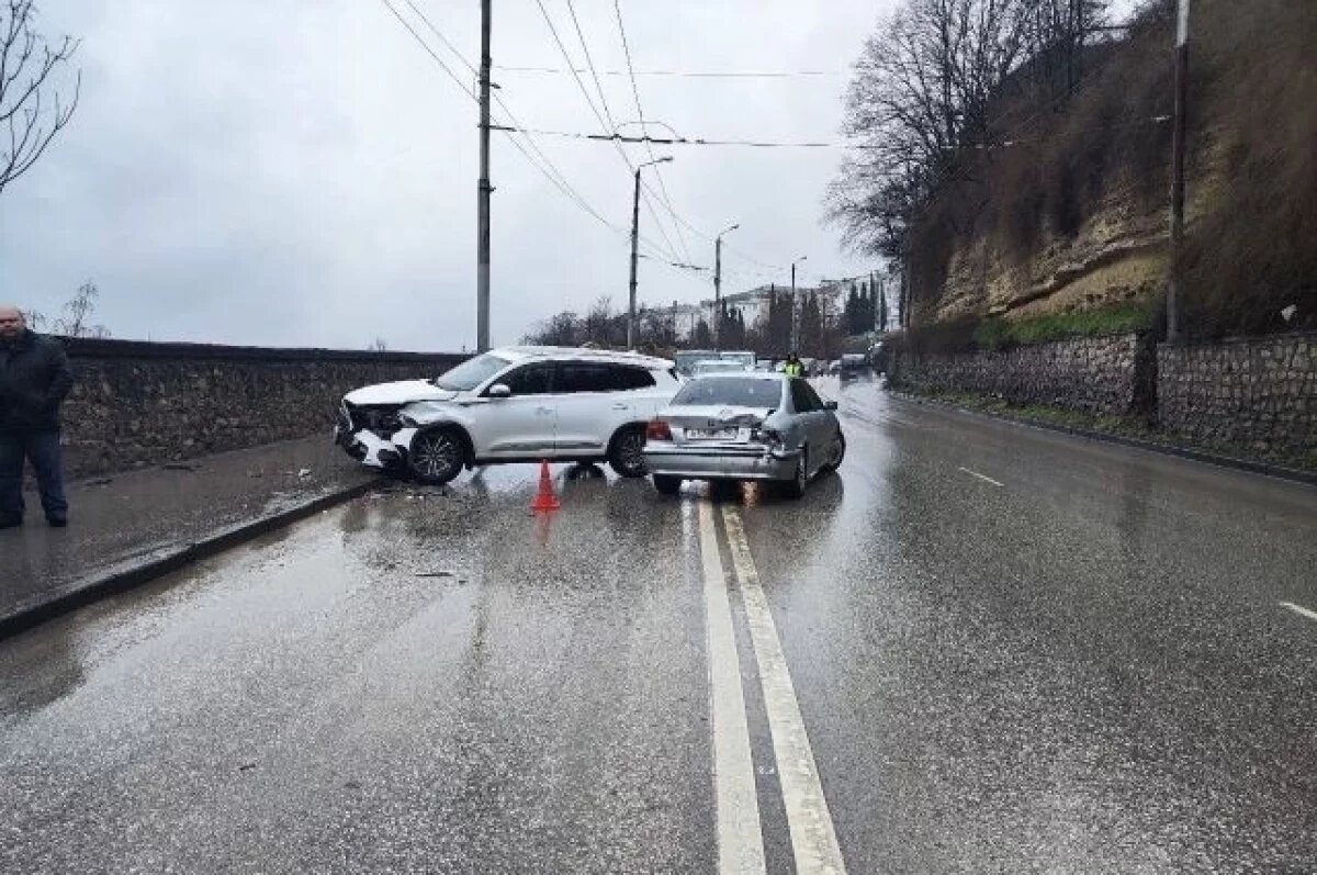    В Севастополе BMW вылетел на встречку, пострадал водитель