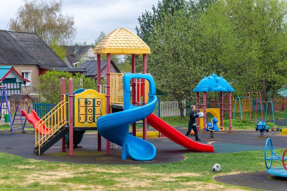    В Алешкинском округе построят новые детские площадки Михаил ФРОЛОВ