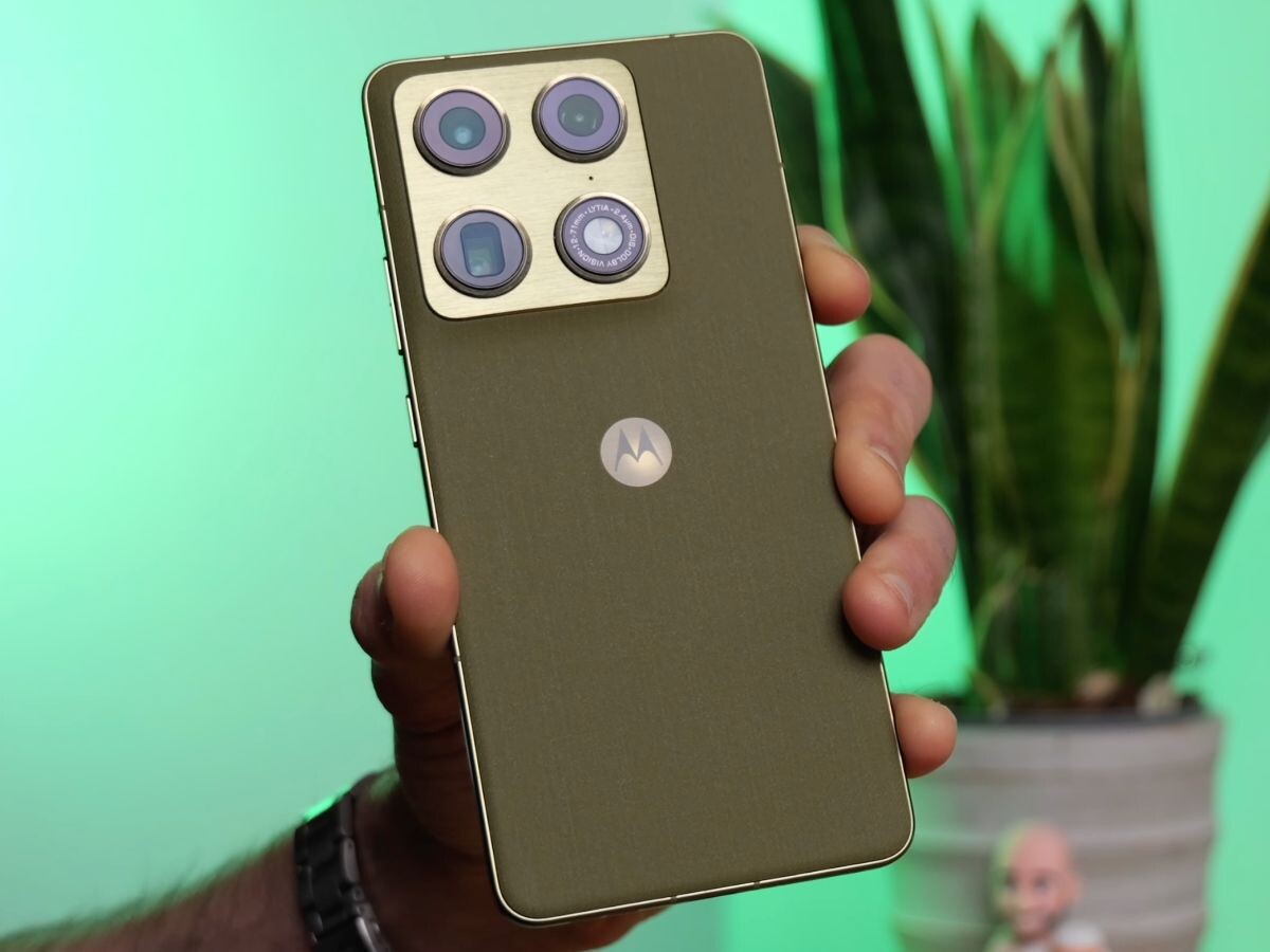    Обзор Motorola Signature: iPhone Air здорового человека глазами зарубежных СМИ