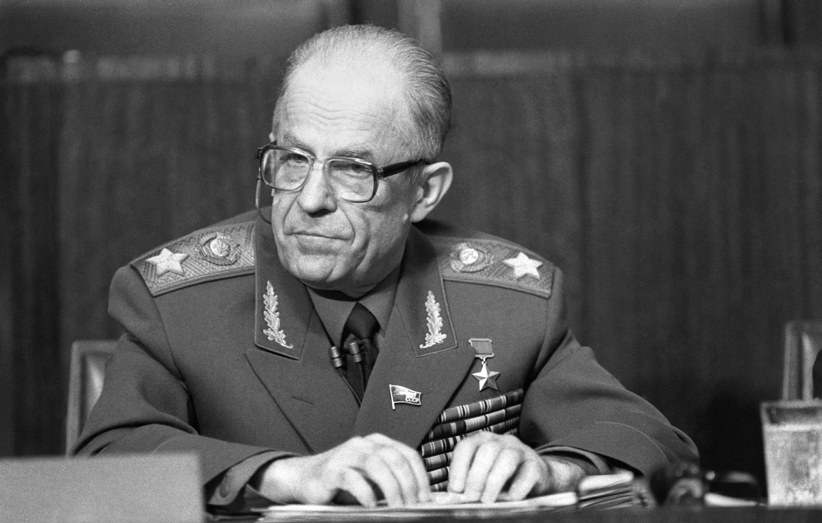    Сергей Ахромеев  Николай Малышев, Владимир Мусаэльян/ТАСС