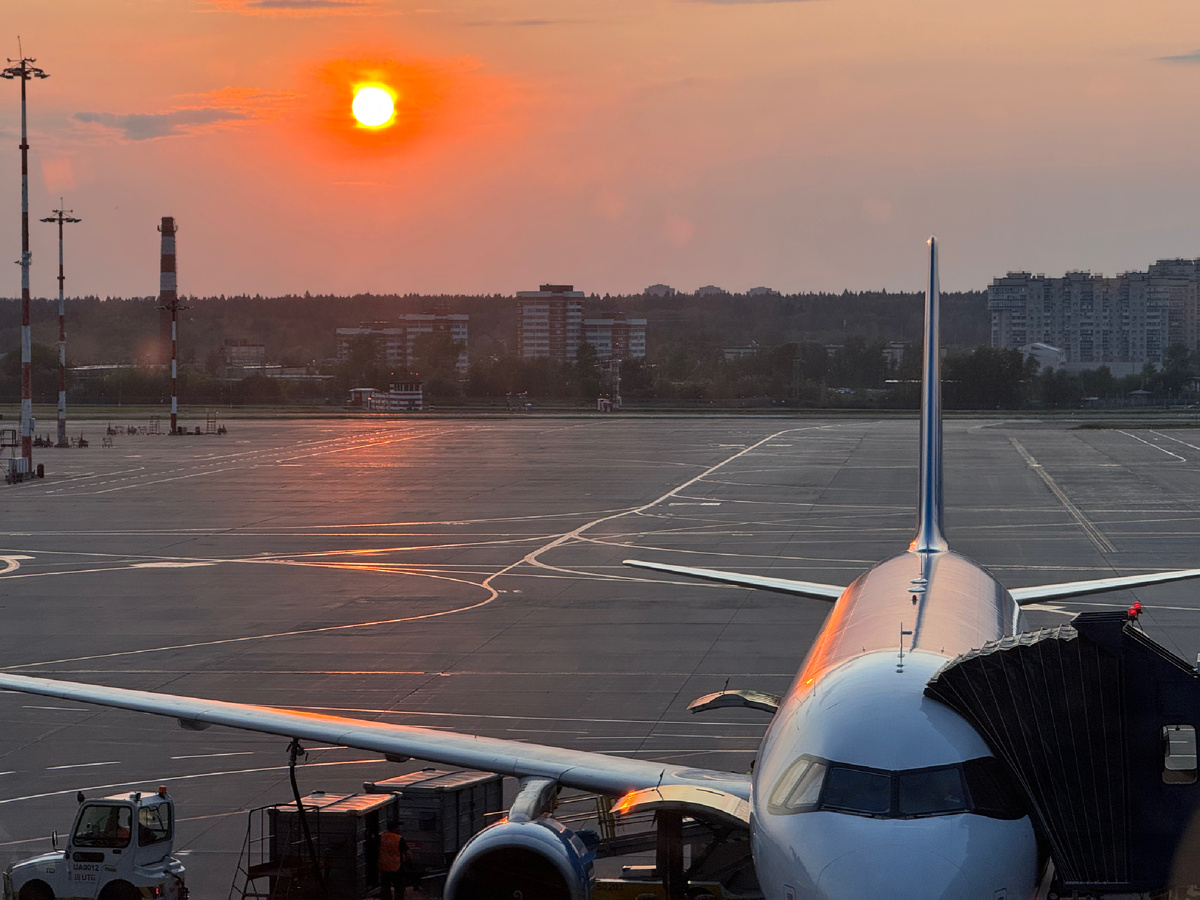 Закат в Шереметьево. Фото автора