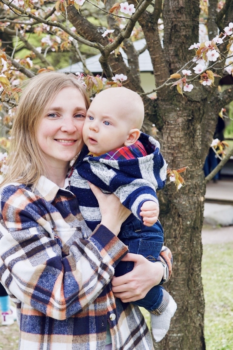 Та самая поездка в Японский сад. Я ему ещё и джинсовые штаны зачем-то напялила. Такая мука с ними была!