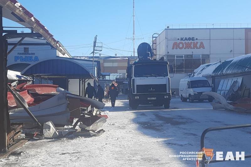    На центральном рынке сносят торговые лавки