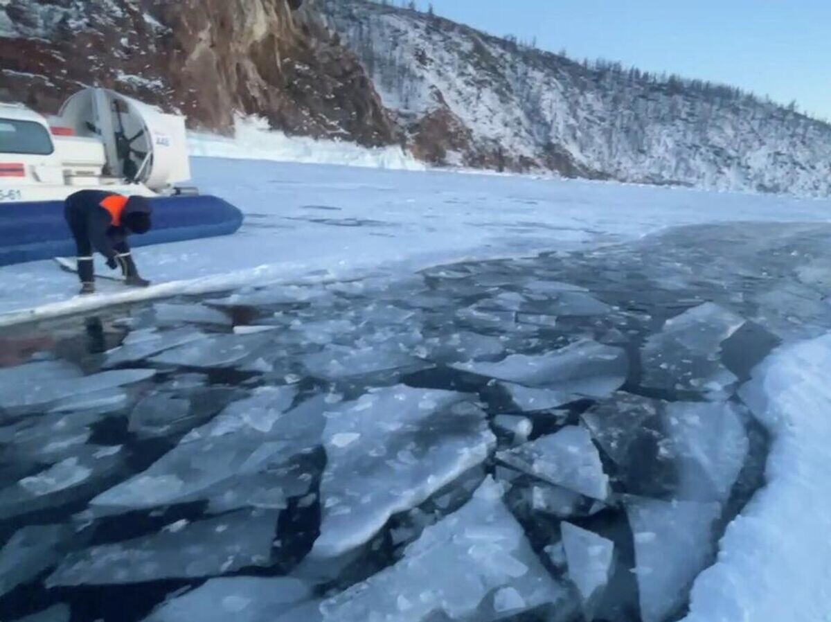    На месте происшествия, где машина с туристами ушла под лед на Байкале | © Прокуратура Иркутской области/Telegram