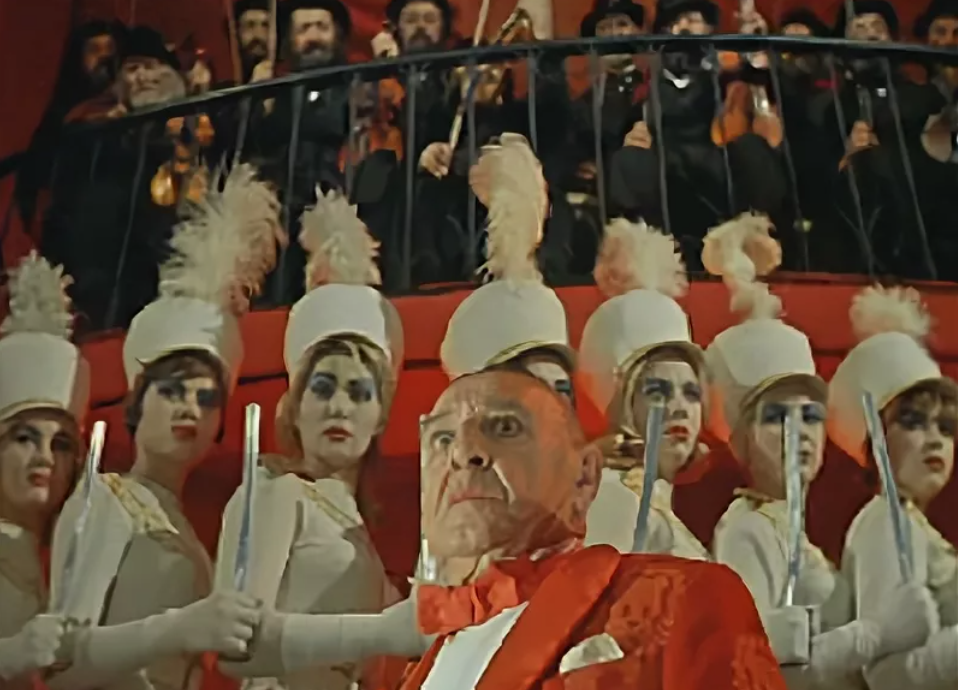 «Кино или цирк? Почему большевики в этом фильме показались власти "слишком смешными"».