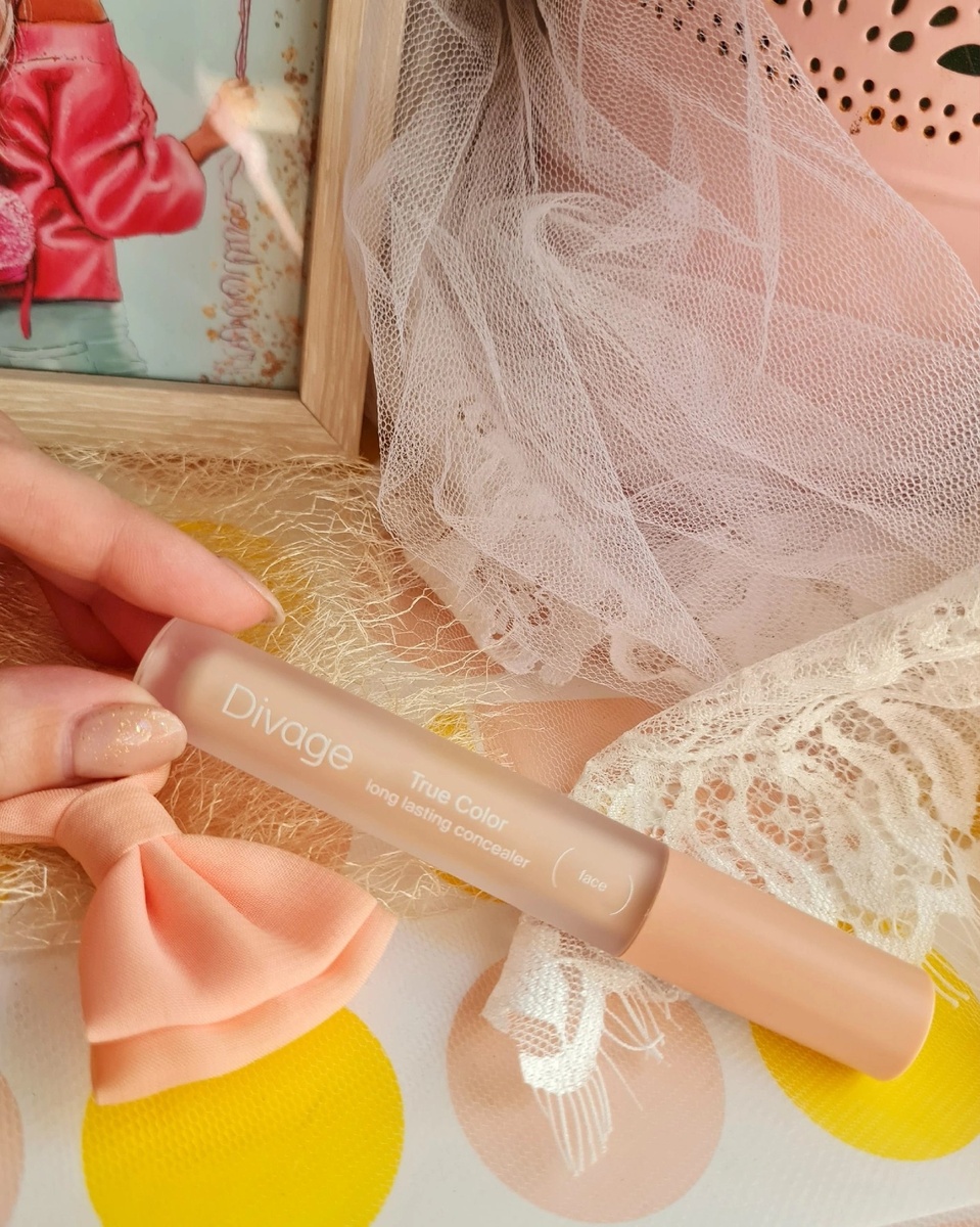Консилер от бренда "Divage" 