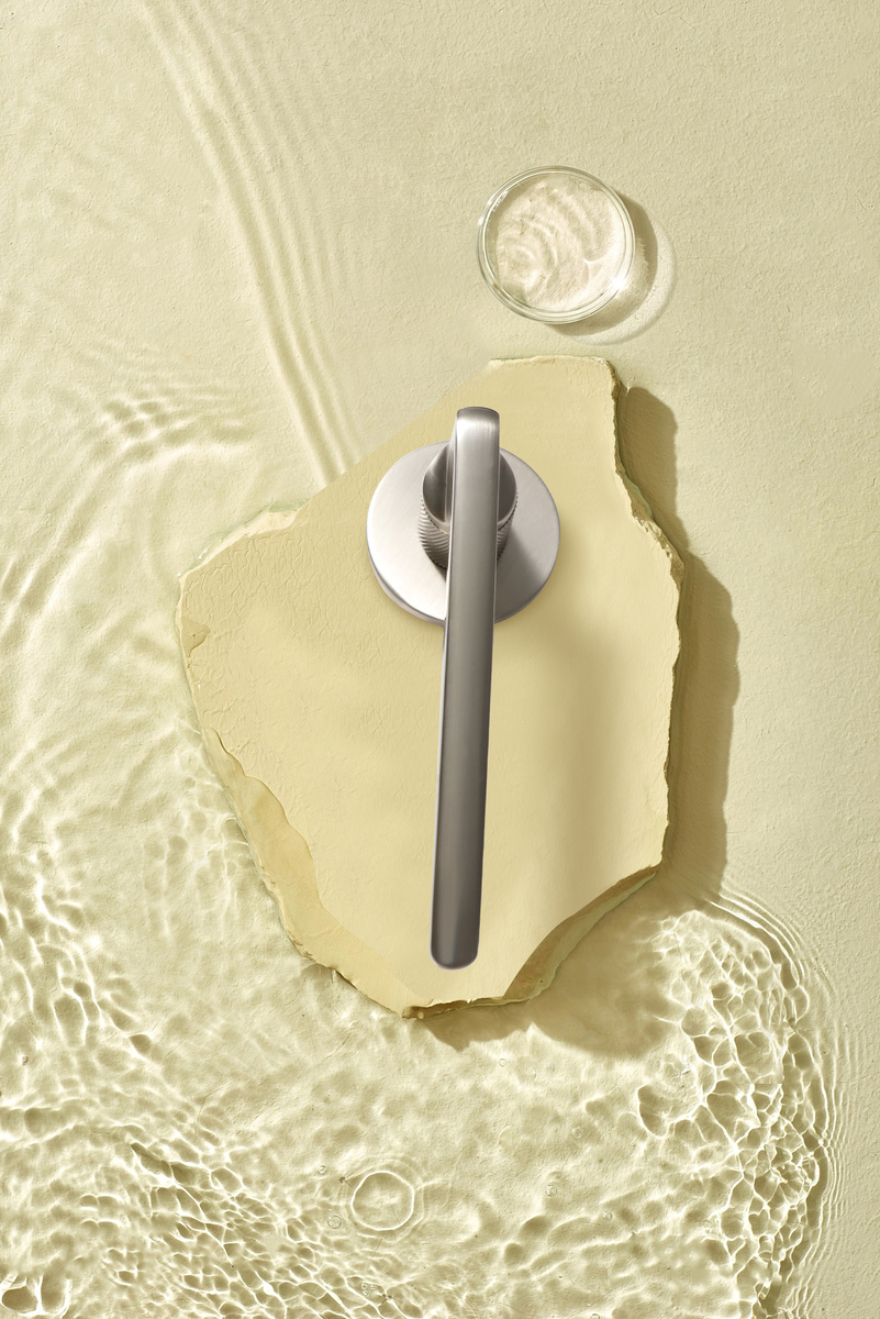 Дверные ручки - это те предметы, которые люди трогают в день десятки раз и очень важно, чтобы ручка доставляла не только визуальное удовольствие, но и была практичной, удобной.