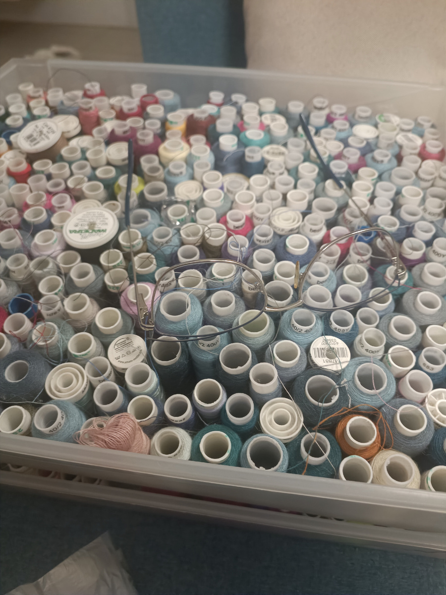 Во, толпа какая. Все ждут, когда ими что-нибудь пошьют😉