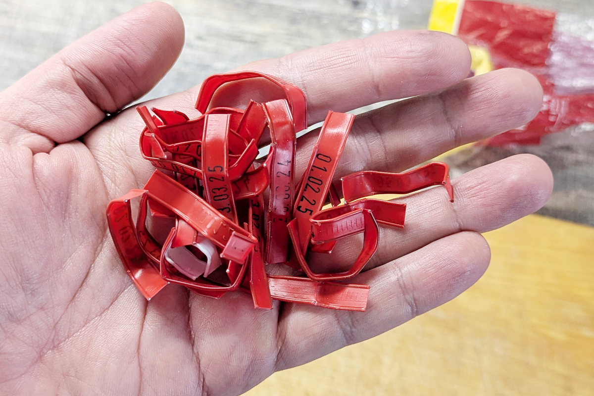 Пластиковые зажимы для хлебных пакетов