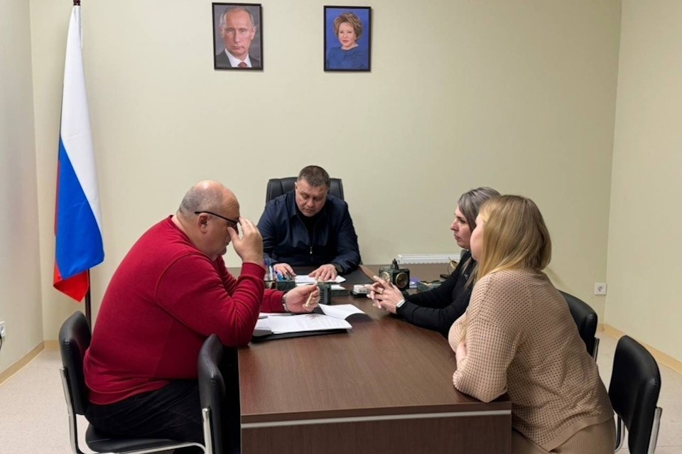    Сенатор провел личный прием жителей Херсонской области Фото: пресс-служба Игоря Кастюкевича