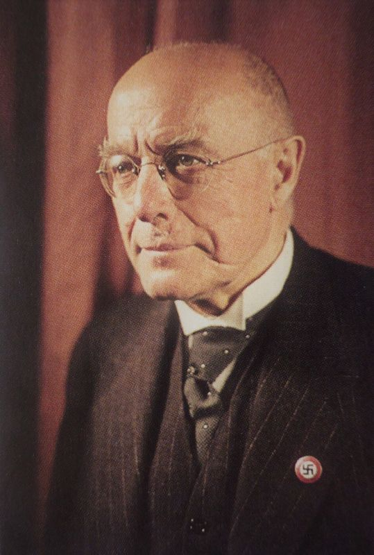 Герман Рёхлинг. Вступил в 1935 г. в НСДАП, стал членом совета по вооружениям при имперском министерстве вооружений и боеприпасов и «фюрером военной экономики» (почетный титул для руководителей важнейших оборонных предприятий). Он был националистом и убежденным антисемитом. С 1941 г. возглавлял торгово-промышленную палату Саарской земли. В 1940-1942 гг. был генеральным уполномоченным по металлургическим заводам в Лотарингии. Пользовался особым доверием Гитлера. Рёхлинг написал несколько меморандумов для Гитлера. В своих «Размышлениях о подготовке к войне и ее проведении» в августе 1936 года он призывал Гитлера объявить войну Советскому Союзу. Рёхлинг использовал военнопленных для принудительных работ на металлургических заводах. После войны его судили и осудили за нарушение прав человека, хотя в старости он был освобожден, не отбыв полный срок.