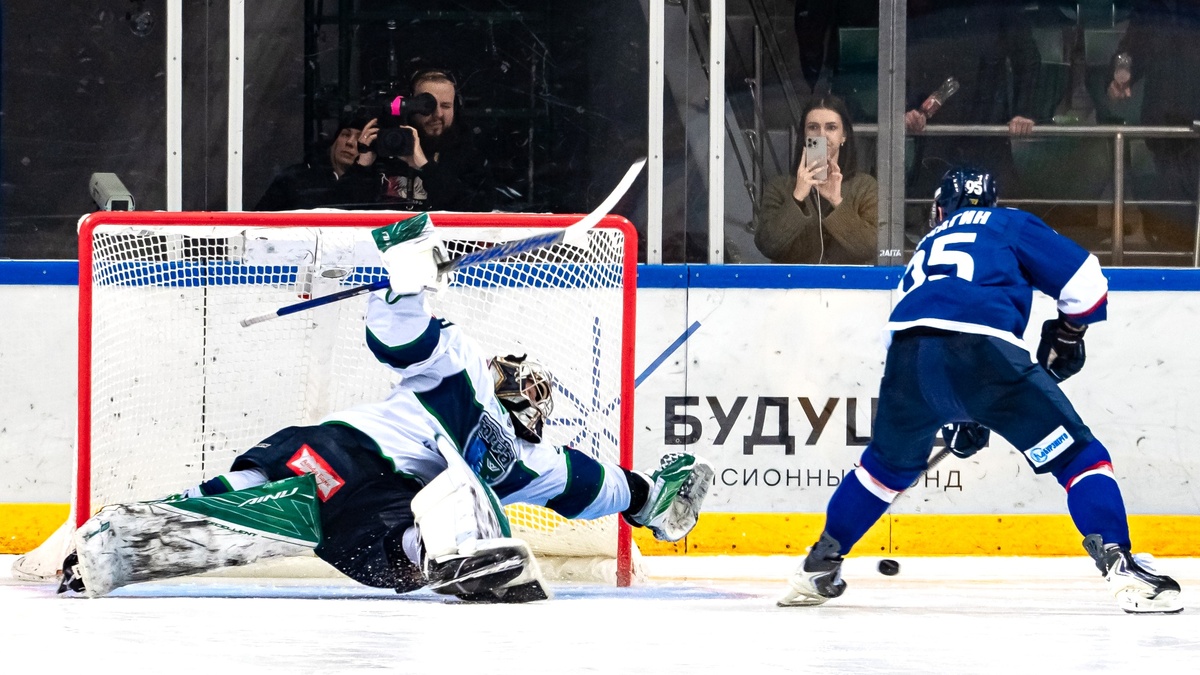    Хоккеисты «Югры» уступили красноярскому «Соколу» по буллитам