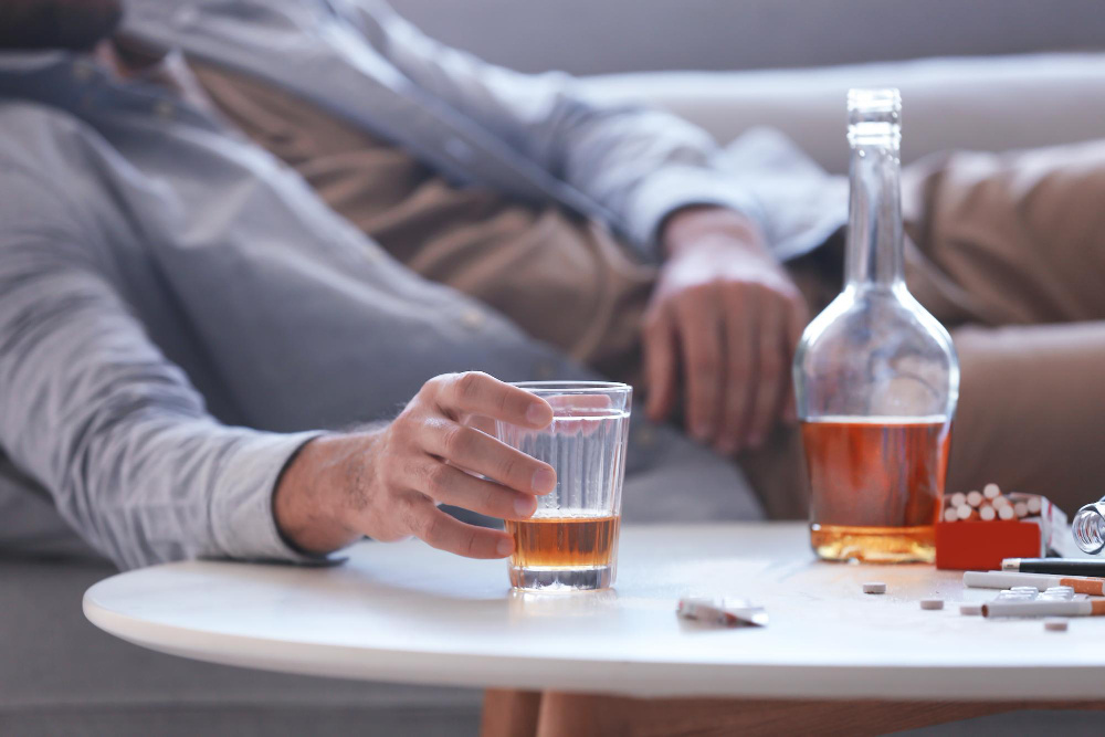 Алкоголь при гипертонии: чем это опасно. (источник изображения: freepik.com)