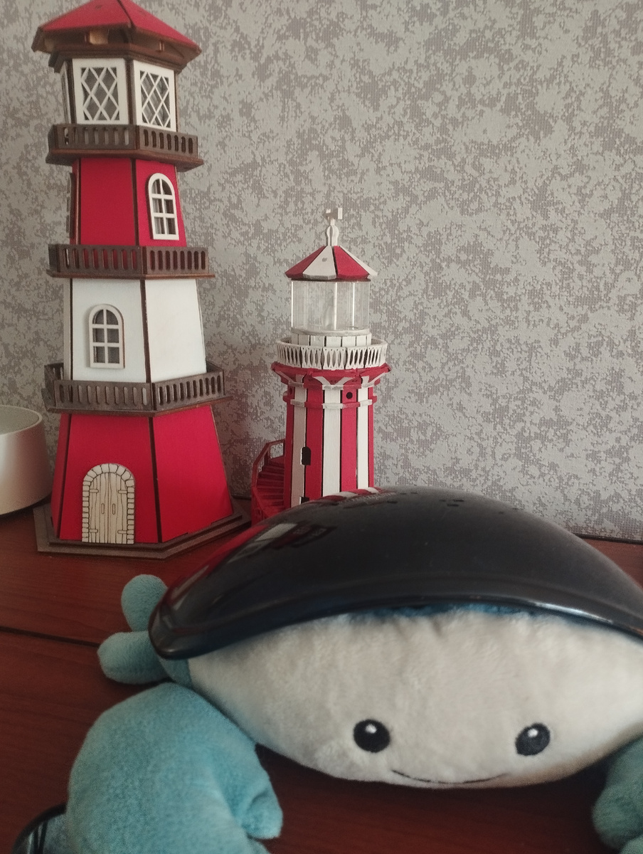 Наши маячки и проектор крабик)