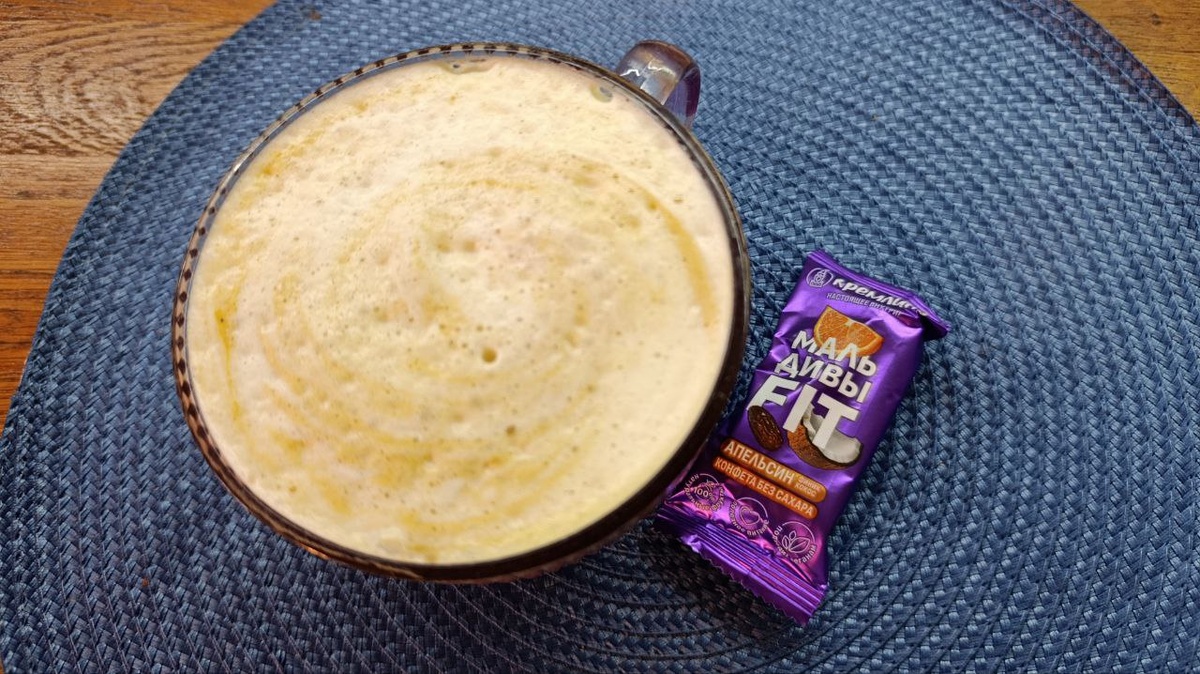 Утренний кофе после завтрака с полезной и вкусной конфетой