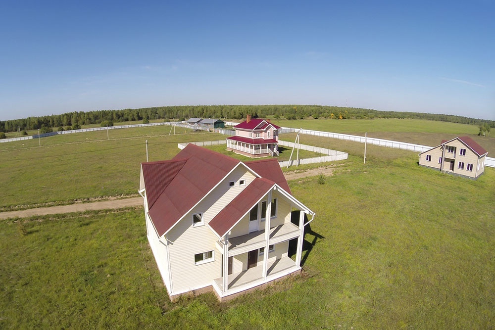    Участок должен соответствовать статусу ИЖС: находиться в зоне жилой застройки, иметь категорию "земли населенных пунктов" и ВРИ "для индивидуального жилищного строительства". / Фото: iStock