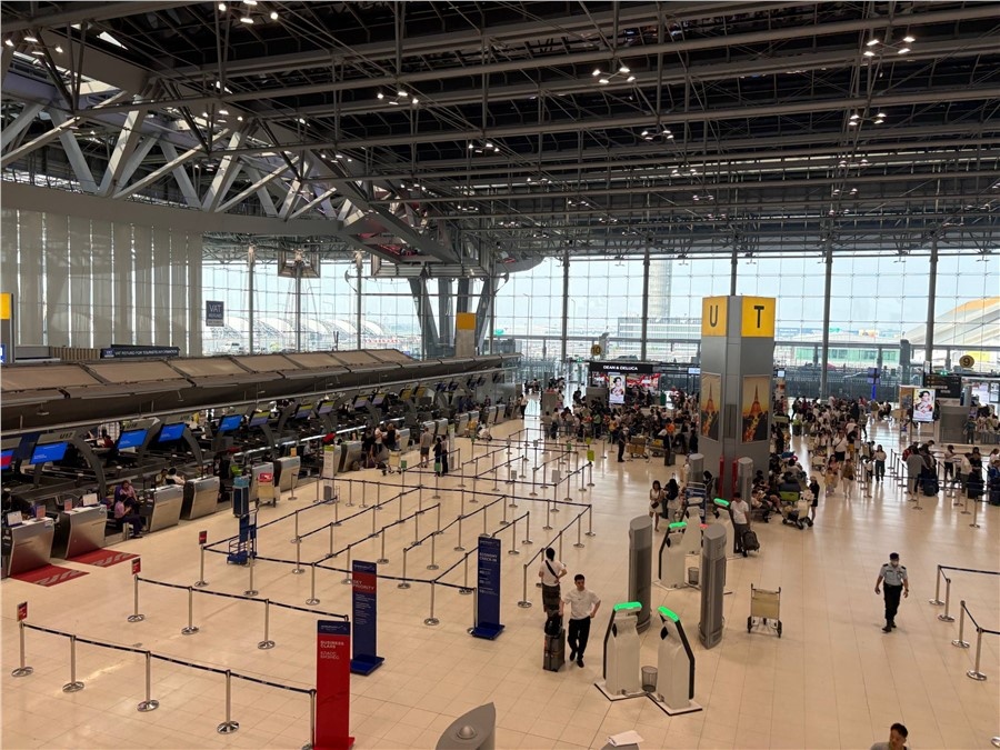 Перелет действительно комфортный, но готовьтесь простоять 1.5 часа в очереди на получение посадочного.